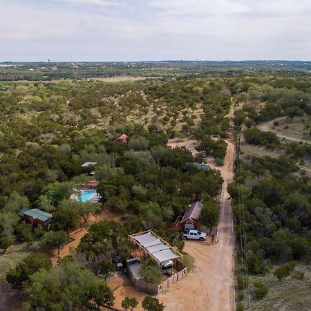 The Steel Magnolia Airstream - Cabins At Rim Rock Austin Exterior foto